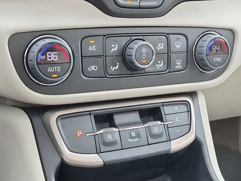 Used 2024 GMC Terrain Denali w/ Denali Premium Package image 18