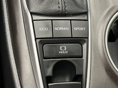 Used 2021 Toyota Camry XLE w/ Navigation Package AWD/4WD image 17