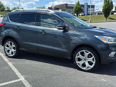 Used 2019 Ford Escape Titanium AWD/4WD image 2