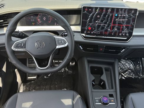 New 2026 Volkswagen Tiguan SE R-Line FWD image 15