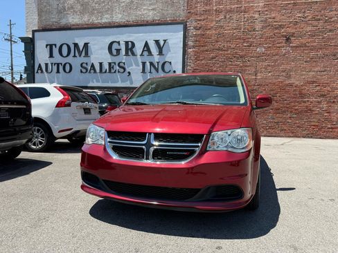 Used 2016 Dodge Grand Caravan SXT FWD image 1