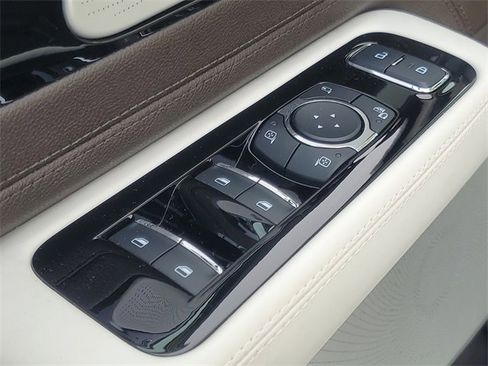 Used 2023 Lincoln Aviator Black Label w/ Jet Package image 13