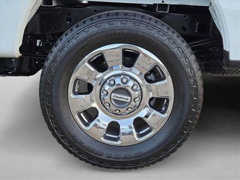Used 2025 Ford F250 Lariat w/ FX4 Off-Road Package image 24