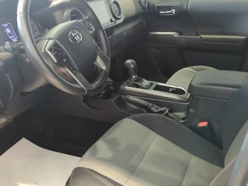 Used 2020 Toyota Tacoma TRD Off-Road AWD/4WD image 7