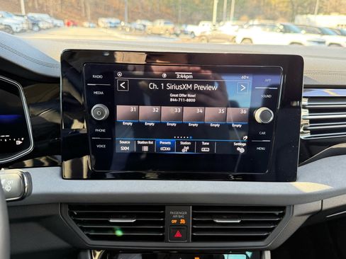 Used 2025 Volkswagen Jetta SE image 17