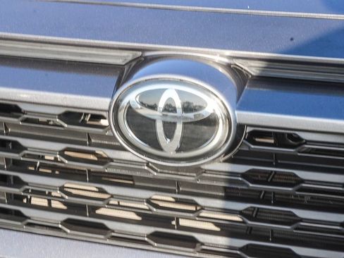 Used 2023 Toyota RAV4 LE FWD image 5