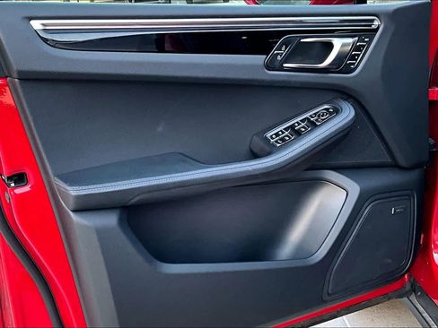 Used 2022 Porsche Macan image 20