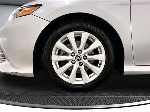 Used 2020 Toyota Camry LE FWD image 32
