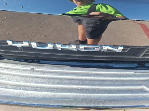 Used 2021 GMC Yukon Denali w/ Denali Premium Package image 13