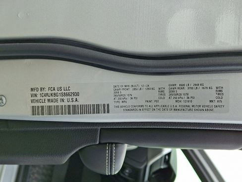 New 2025 Jeep Grand Cherokee L Limited w/ Black Appearance Package image 29