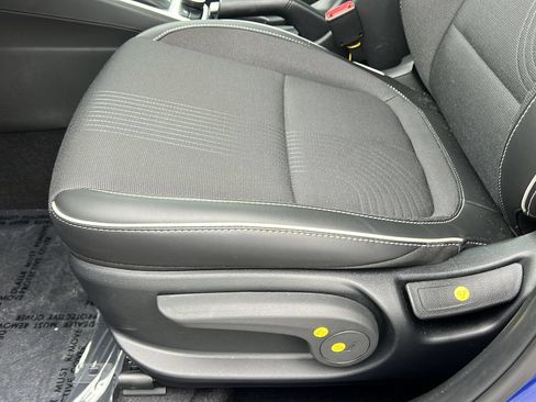Used 2025 Hyundai Venue Limited FWD image 16