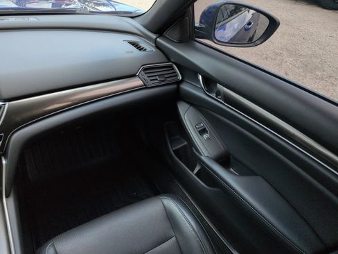 Used 2018 Honda Accord Sport image 17