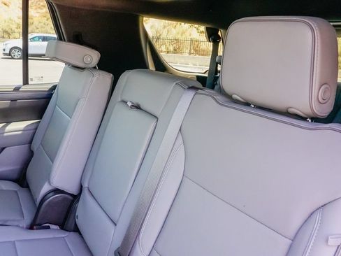 Used 2022 GMC Yukon SLT w/ SLT Premium Package AWD/4WD image 14