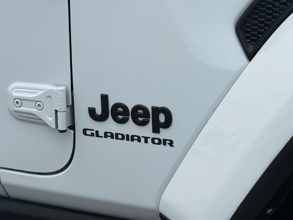 Used 2022 Jeep Gladiator Sport AWD/4WD image 10