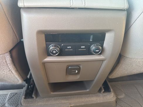 Used 2020 Chevrolet Traverse LT image 15