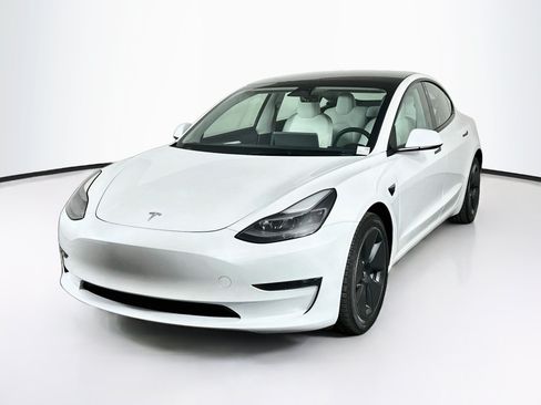 Used 2023 Tesla Model 3 Standard Range RWD image 3