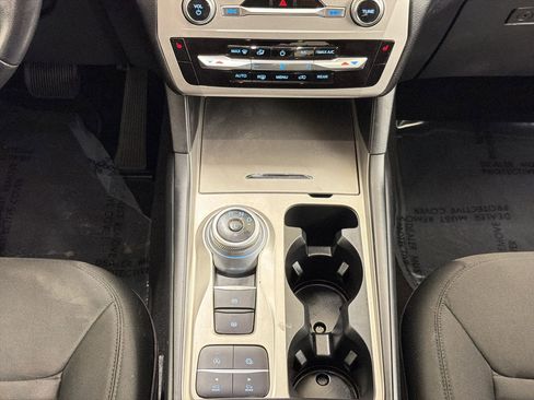 Used 2021 Ford Explorer XLT RWD image 25