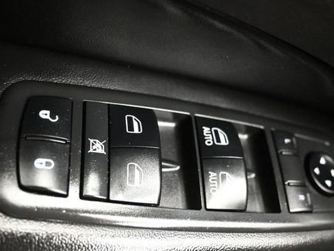 Used 2019 Jeep Grand Cherokee Altitude RWD image 21