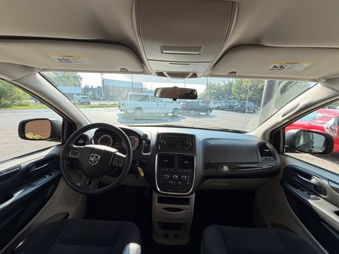 Used 2017 Dodge Grand Caravan SE FWD image 19