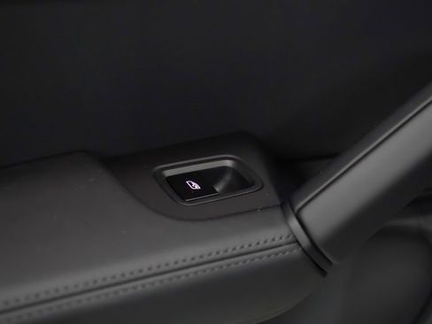 Certified 2025 Porsche Cayenne S image 16