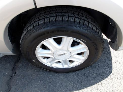 Used 2004 Lincoln Aviator AWD image 25