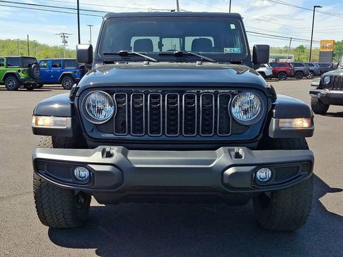 Used 2024 Jeep Gladiator Sport AWD/4WD image 5