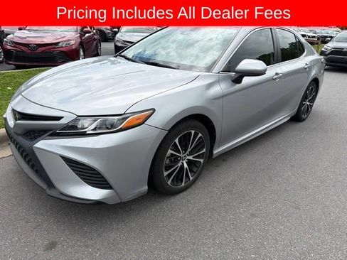 Used 2020 Toyota Camry SE FWD image 2
