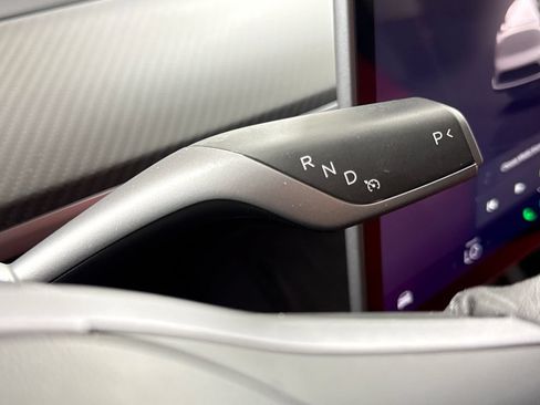 Used 2024 Tesla Model Y Long Range AWD/4WD image 17