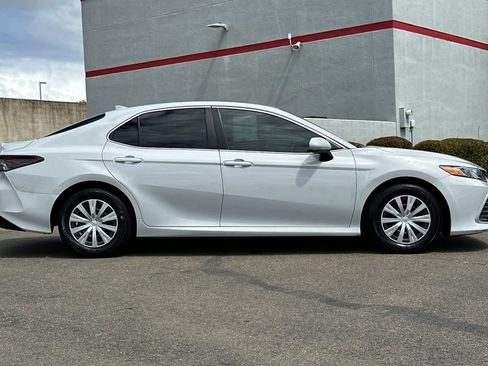 Used 2022 Toyota Camry LE FWD image 6