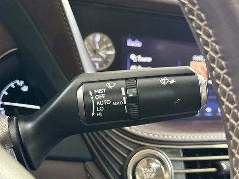 Used 2018 Lexus LS 500 w/ Accessory Package (Z2) RWD image 33