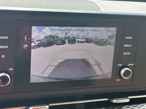 Used 2024 Kia Carnival LX FWD image 16