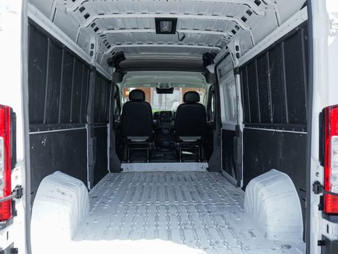 Used 2025 RAM ProMaster 2500 w/ Convenience Group FWD image 9