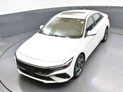 Certified 2025 Hyundai Elantra SEL w/ Cargo Package image 45