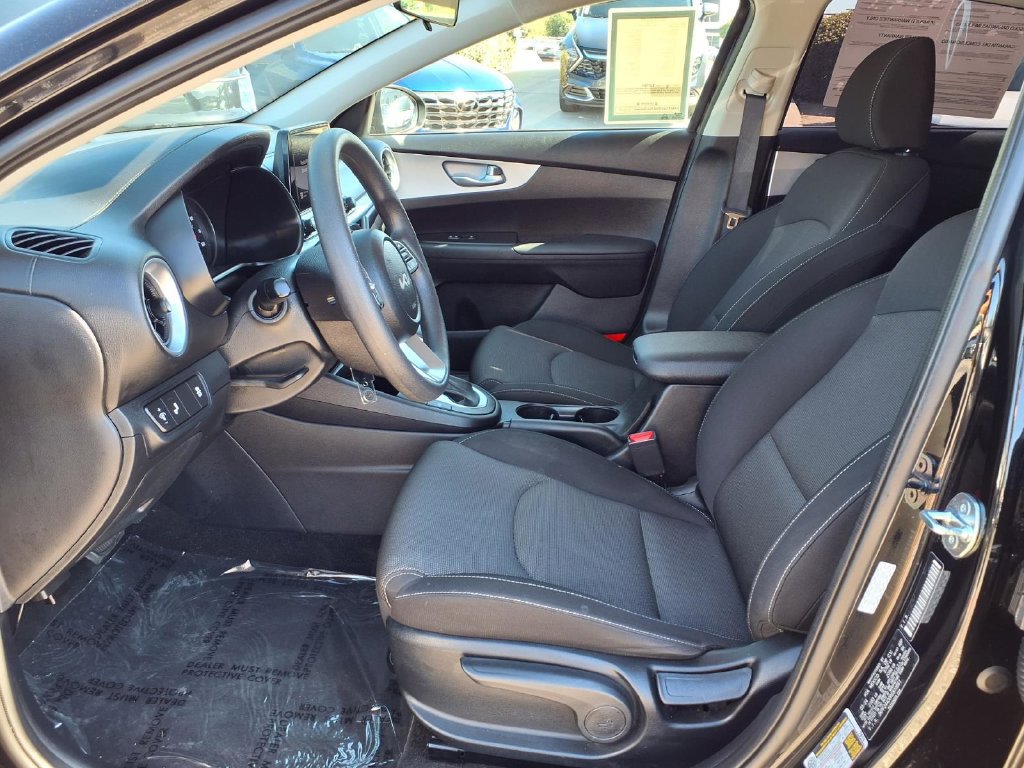 Certified 2024 Kia Forte LXS w/ LXS Technology Package FWD image 17