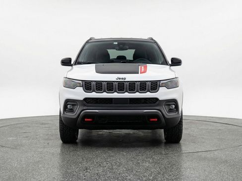 Used 2025 Jeep Compass Trailhawk image 1