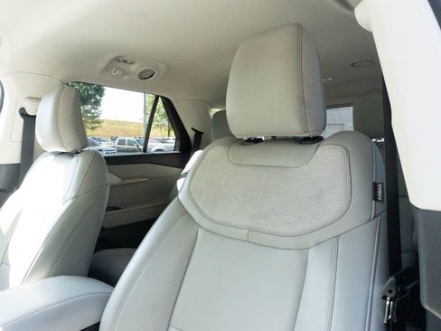 Used 2025 Ford Explorer Active w/ Active Comfort Package RWD image 19