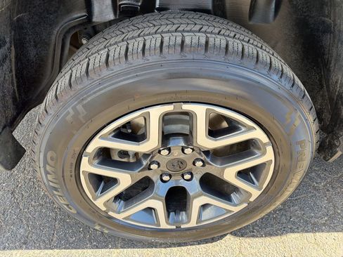 Used 2025 RAM 1500 Laramie image 9