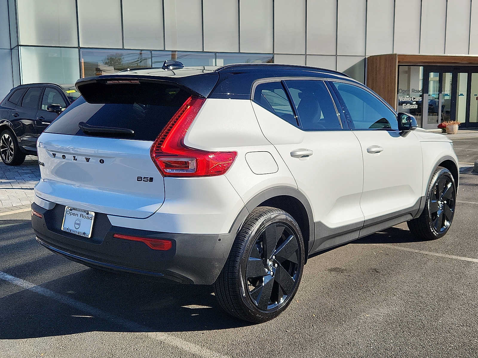 Used 2026 Volvo XC40 B5 Ultra w/ Protection Package Premier AWD/4WD image 6