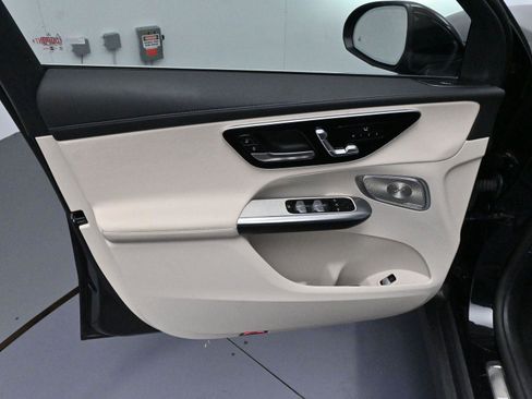 Used 2024 Mercedes-Benz GLC 300 4MATIC image 9