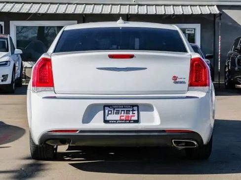 Used 2019 Chrysler 300 Limited RWD image 13