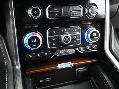 Used 2024 GMC Yukon Denali Ultimate AWD/4WD image 19