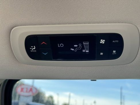 Used 2024 Chrysler Pacifica Touring-L image 14