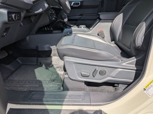 Certified 2025 Ford Bronco Badlands image 12