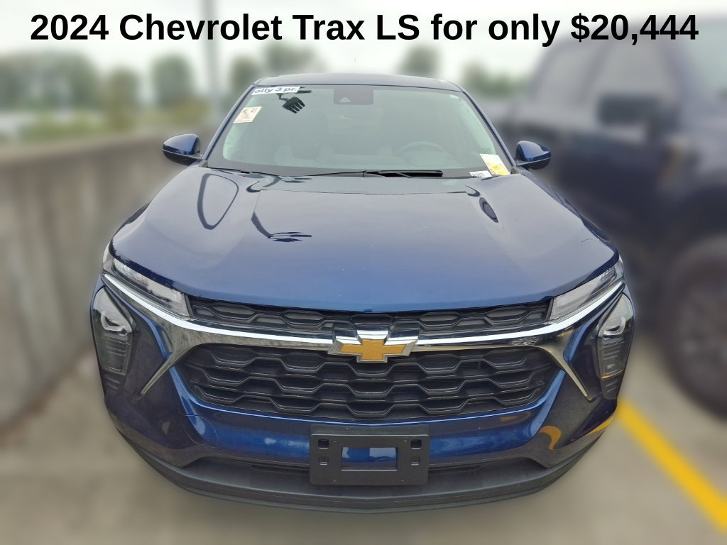 Used 2024 Chevrolet Trax LS w/ LS Convenience Package FWD image 4