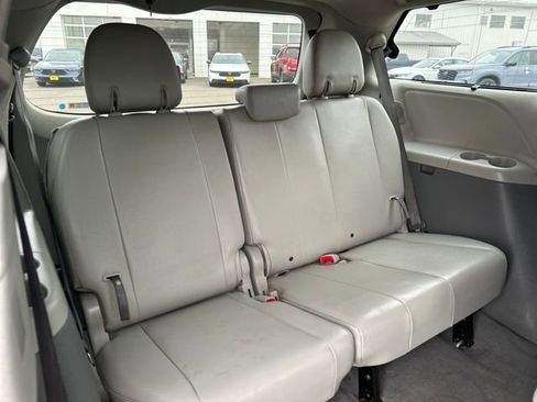 Used 2011 Toyota Sienna XLE image 13