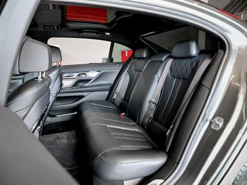 Used 2019 BMW 750i xDrive w/ M Sport Package AWD/4WD image 19