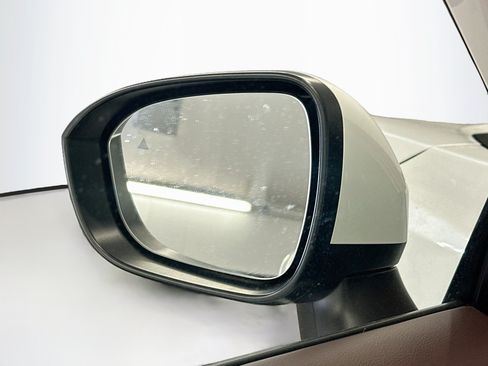 Used 2023 Nissan Rogue SL AWD/4WD image 16