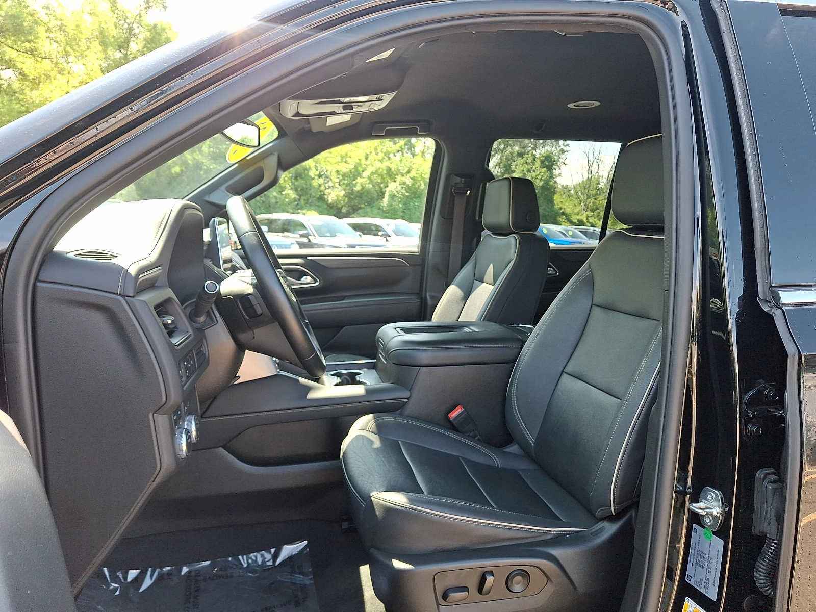 Used 2023 GMC Yukon SLT AWD/4WD image 14