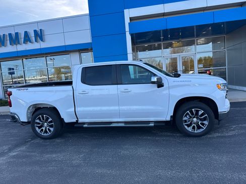 Used 2023 Chevrolet Silverado 1500 LT AWD/4WD image 2