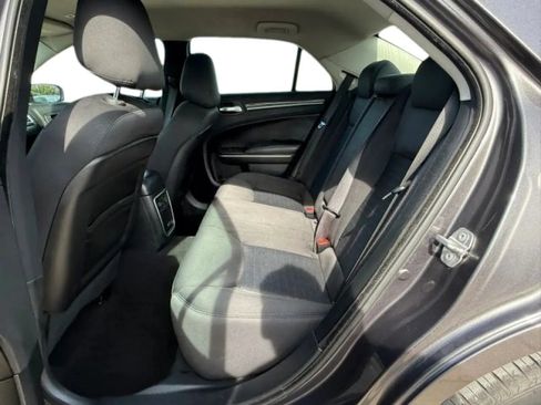 Used 2019 Chrysler 300 Touring RWD image 12